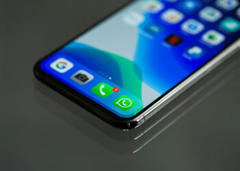 WhatsApp: vuoi sapere se qualcuno spia il tuo profilo? App e metodi infallibili