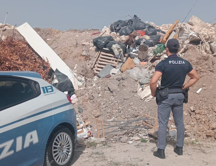 Una collina di rifiuti di almeno 1000 mq a Comiso