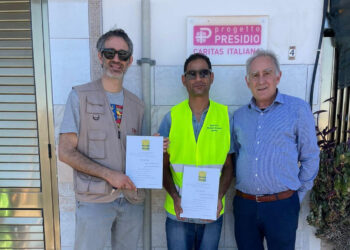 L’Opera Pia Michele Grimaldi di Modica dona gilet agli enti che si occupano di immigrati