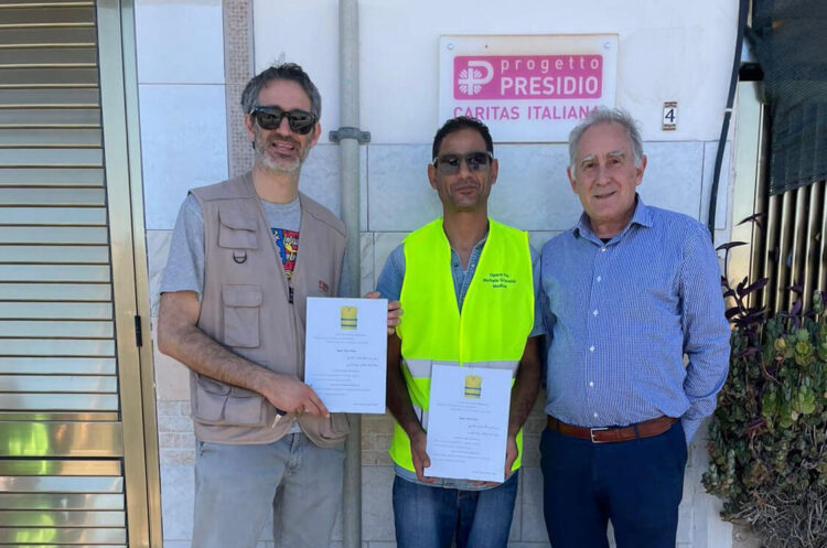 L’Opera Pia Michele Grimaldi di Modica dona gilet agli enti che si occupano di immigrati