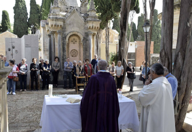 San Giorgio a Ragusa: pellegrinaggio dei fedeli al cimitero di Ibla