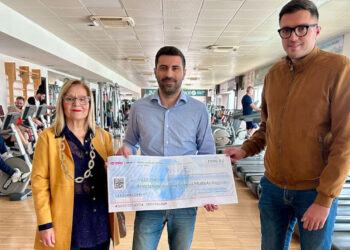 Assegno da 1000 euro donato all'Associazione Italiana Sclerosi Multipla di Ragusa