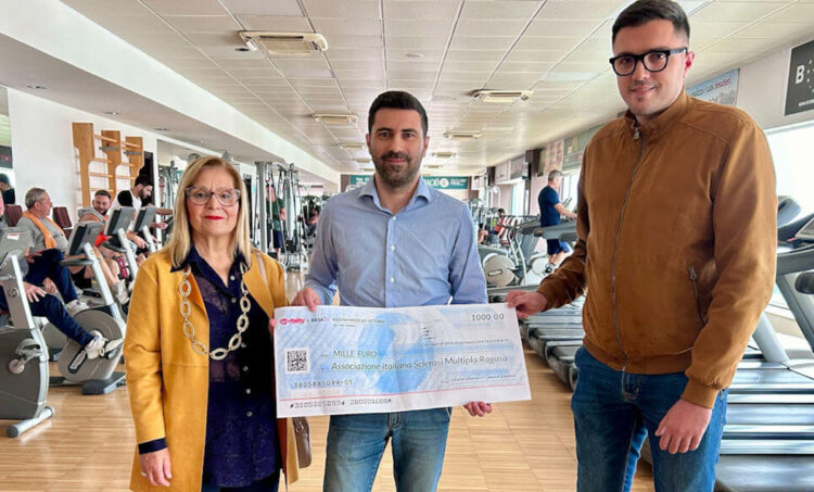 Assegno da 1000 euro donato all'Associazione Italiana Sclerosi Multipla di Ragusa