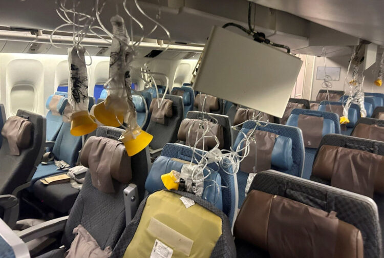 Turbolenza su un volo Londra-Singapore: un morto e 54 feriti