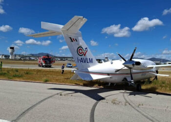 Aereo fuori pista a Olbia: 4 voli cancellati e 32 voli in ritardo