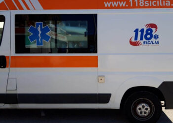 Tragedia sfiorata a Modica, in piazza armato di coltello: va in Psichiatria