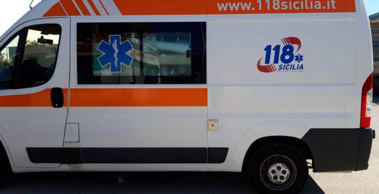 Tragedia sfiorata a Modica, in piazza armato di coltello: va in Psichiatria