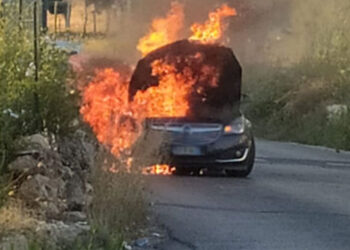 Auto a fuoco sulla Ispica-Pachino