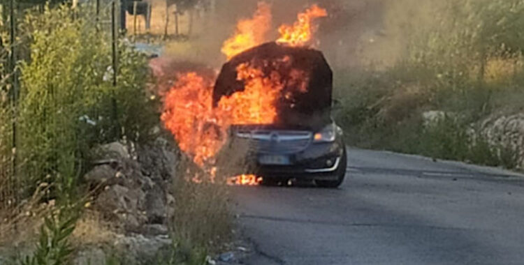 Auto a fuoco sulla Ispica-Pachino