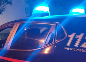 Ragusa, colpisce al capo giovane donna rubandole il cellulare: denunciato