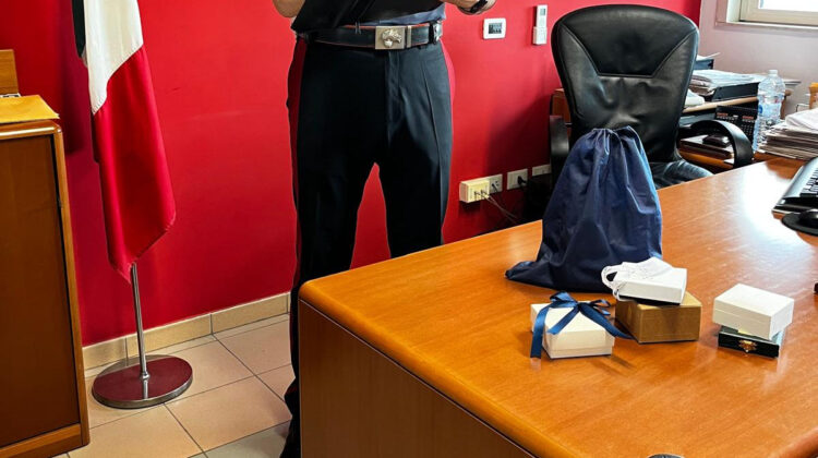 Furto in gioielleria a Comiso, 3 denunciati per ricettazione