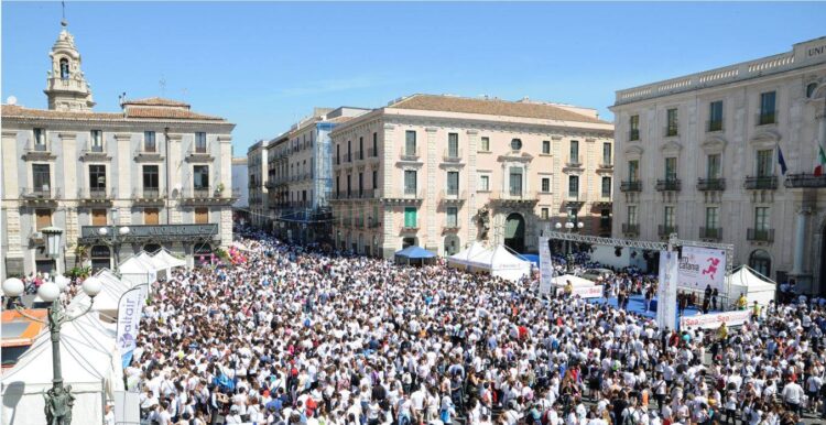 Bimba di 9 anni si perde tra la folla alla Corri Catania: ritrovata dai carabinieri