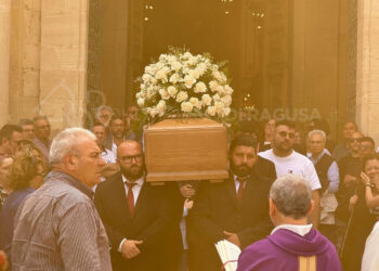 Scicli, dolore e silenzio al funerale di Peppe Ottaviano Sgarlata