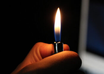 Appicca il fuoco in un negozio di via Paestum a Ragusa: preso