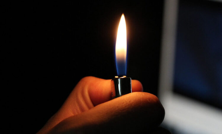 Appicca il fuoco in un negozio di via Paestum a Ragusa: preso