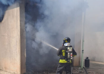 Comiso, incendio in un garage a Pedalino