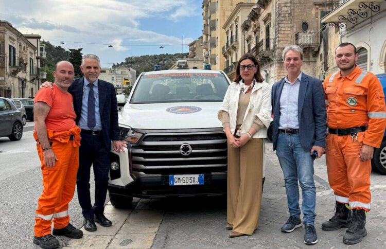 Modica, consegnato nuovo mezzo alla Protezione Civile