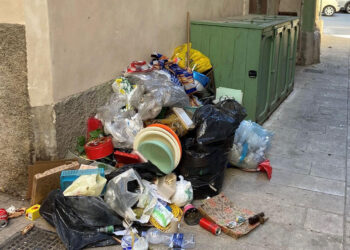 Modica, scarica rifiuti in via Castello: individuato e sanzionato