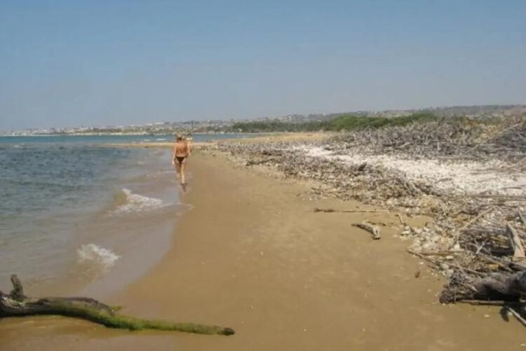 Marina di Ragusa, vietato fare il bagno nella spiaggia degli americani