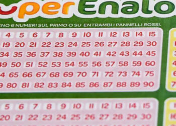 Superenalotto, a Napoli con 2 euro vinti 101 milioni: è caccia al vincitore