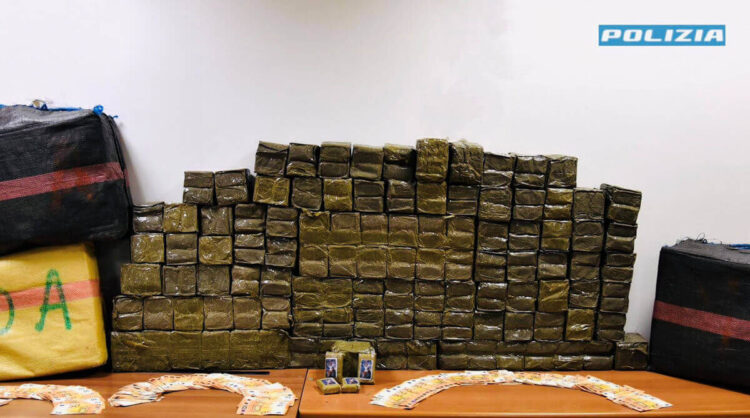 108 kg di droga in un'auto a noleggio: arrestato vittoriese