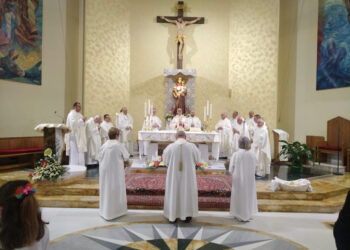 Comiso: messa pontificale per Sant'Antonio di Padova