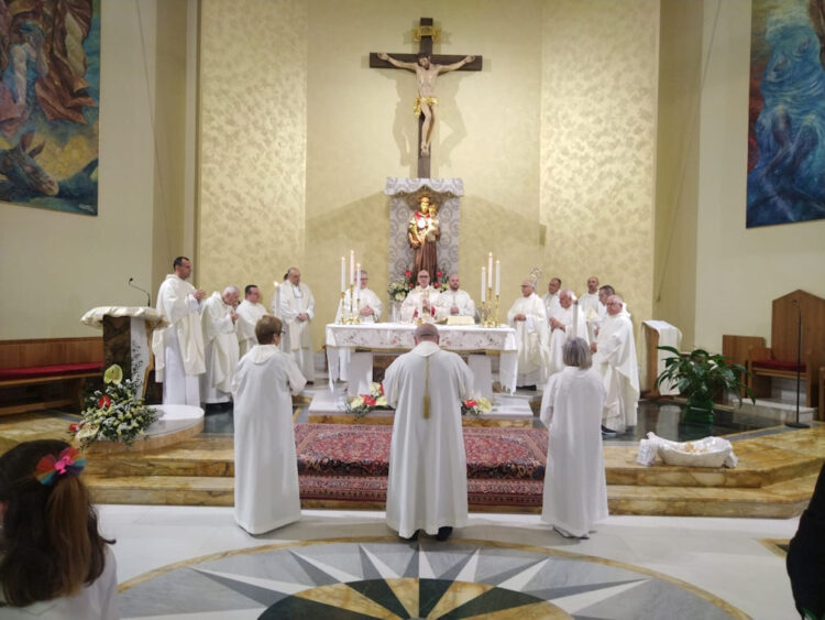 Comiso: messa pontificale per Sant'Antonio di Padova