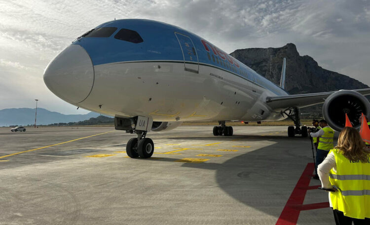 Aeroporto: atterrato e ripartito il primo volo diretto tra New York e Palermo
