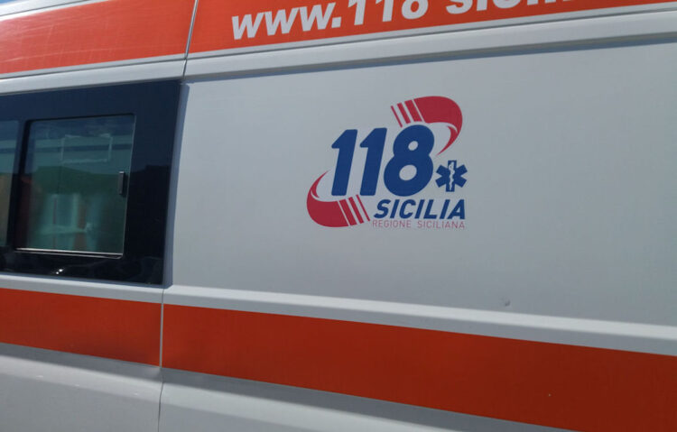 Incidente tra Noto e Pachino, finisce fuori strada con lo scooter e muore