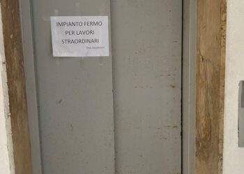 Modica, palazzo Iacp lotto 46 di Treppiedi Nord di nuovo senza ascensore: aiutateci