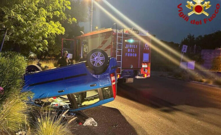 Auto si ribalta a Palermo: feriti due giovani