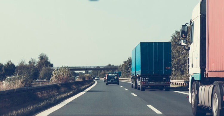 Tir fuori strada sull'autostrada Siracusa-Gela