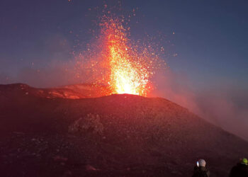 Etna: nuova attività stromboliana dal cratere di Sud-Est. Valori tremore vulcanico in risalita