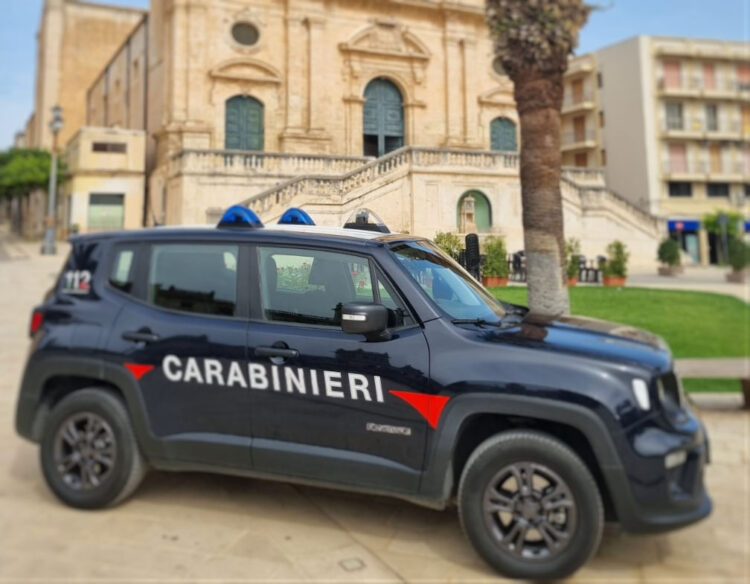 Tenta di rubare auto in un lido della costa ispicese: arrestato