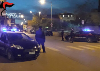 Vittoria, guidavano a fari spenti e con hashish in auto: denunciati