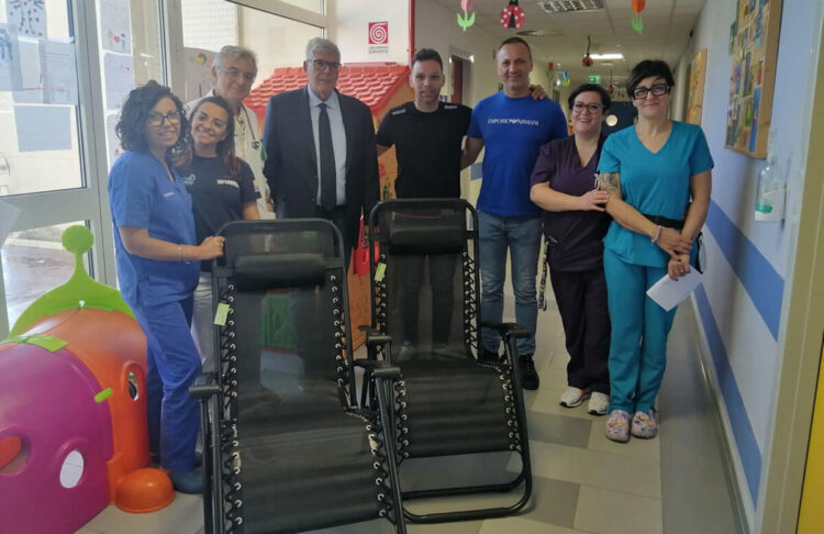 Ospedale: 10 poltrone relax donate alla pediatria di Vittoria