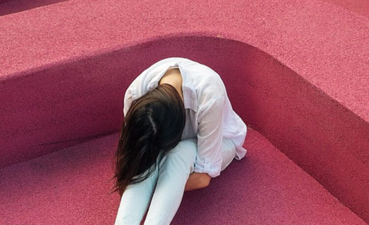 Modica, giovane donna tenta suicidio: salvata