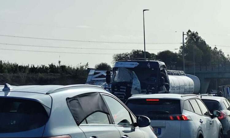 Incidente autostrada A19: diversi i feriti