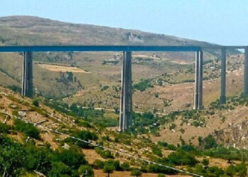 Tragedia sfiorata a Modica: giovane salvato dalla Polizia