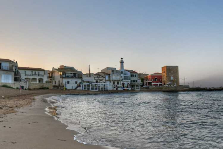 Santa Croce Camerina, concessione zone blu e docce con gettoniera