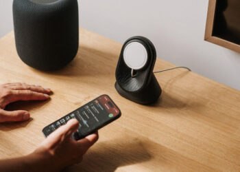 Attenzione al telefono che registra tutto quello che dici: ecco cosa fare per non essere spiati