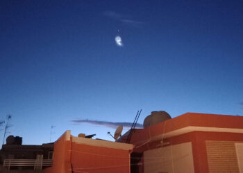 Ufo nel cielo della Sicilia? Probabile razzo Falcon 9 vettore dei satelliti Starlink