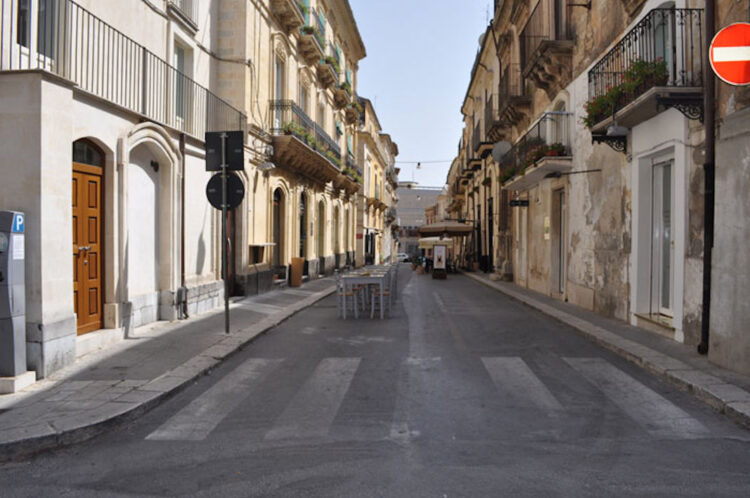 Ragusa, commerciante aggredito da extracomunitario