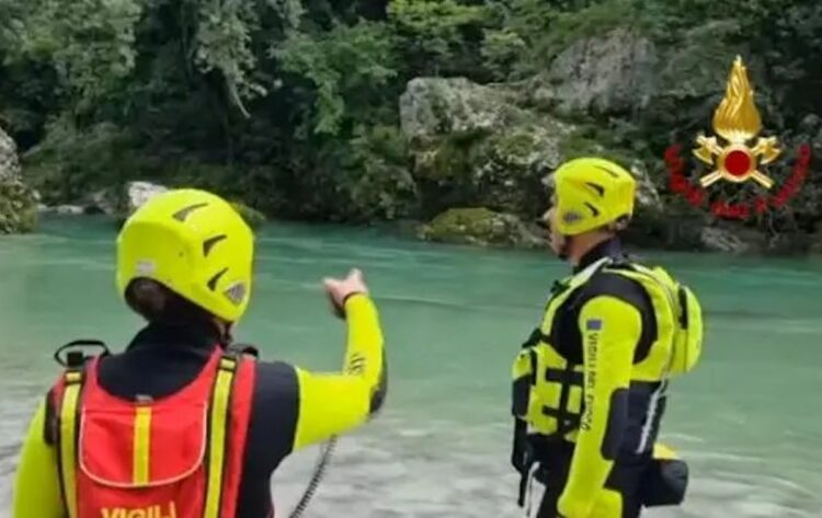 ricerche vigili del fuoco fiume