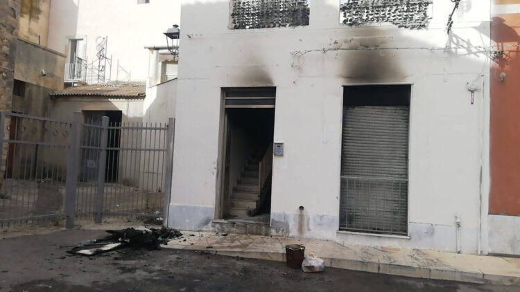 Tragedia a Vittoria, dopo la mamma muore anche la figlia maggiore