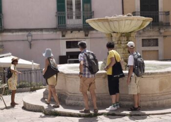 Caldo insopportabile a Ragusa Ibla: installare gazebo nei punti nevralgici