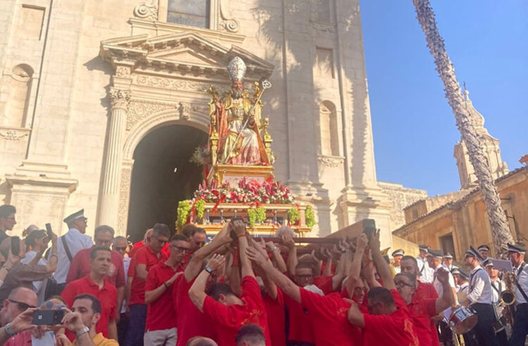 Grande festa a Comiso con la processione di San Biagio