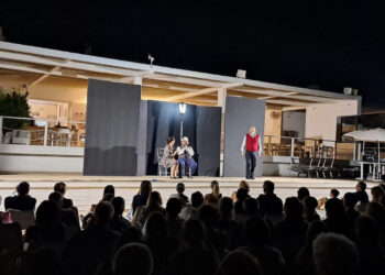 Teatro in spiaggia a Scoglitti: è sold out