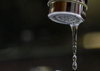 Senza luce, senza acqua e al caldo per blackout: proteste