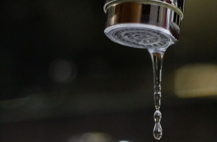 Senza luce, senza acqua e al caldo per blackout: proteste